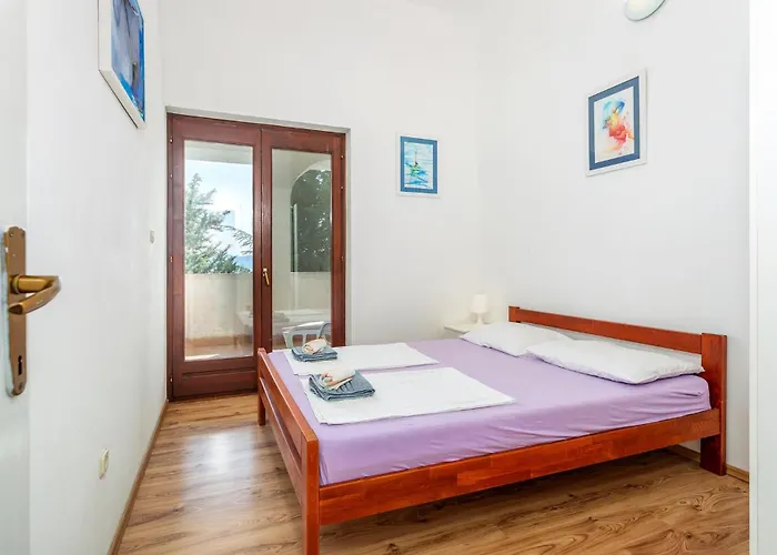 Appartement Awesome In With Wifi Pinezići